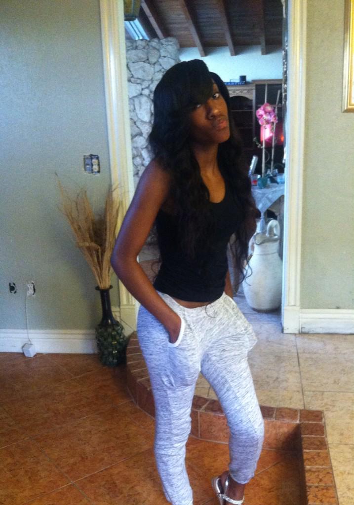 Tupac_couture's tweet photo. My little sister so pretty ๐ฉ๐ #shedontknowhowtoact her birthday tomorrow #15 http://t.co/TgKCEb5eDx