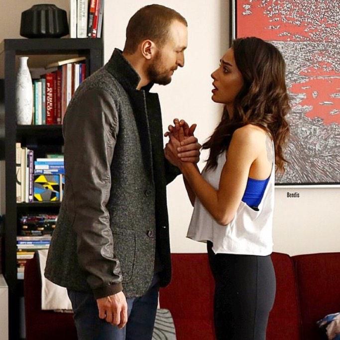 BestemsuArabFC's tweet photo. #KaraParaAşk #NilMet
30.Bölümden http://t.co/IqEbP728rX