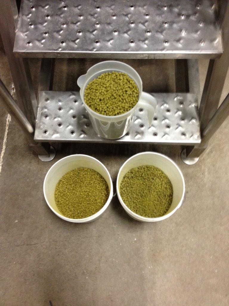 foundationjohn's tweet image. This part is always one of my favorites!  Dry hop edition #2 on deck and smelling incredible @foundationbrew #newipa