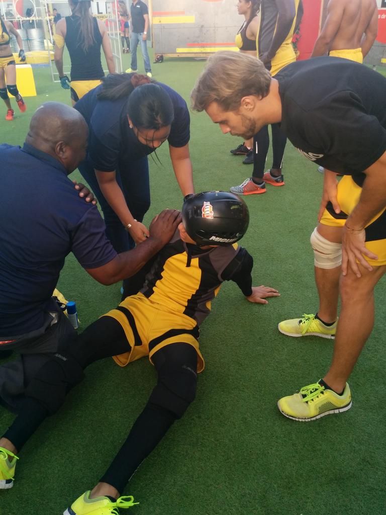 calle7panama's tweet photo. El competidor @MacC7pa parece lesionado... http://t.co/ClqtgGLkEp