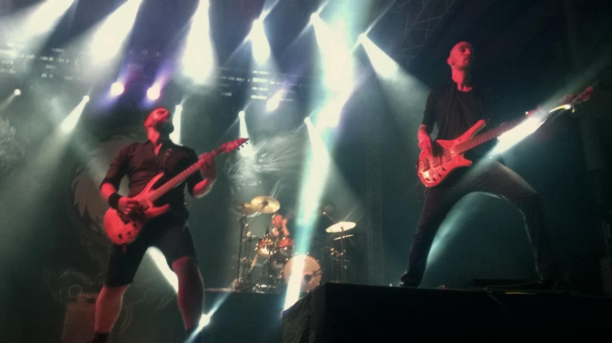 marriett's tweet photo. @WTofficial at Recife, Nov 28. It was crazy and amazing! Best show I've ever seen, best #WTlive14 memories. http://t.co/0EzTuPWJza
