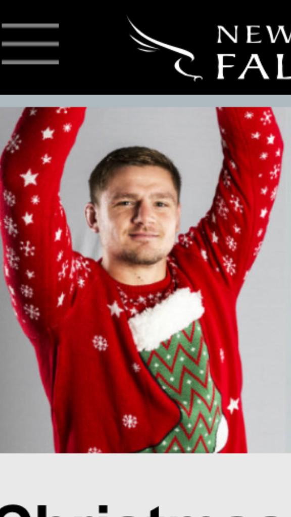 You look fantastic <a href="/calum_green/">Calum Green</a> Awesome to see ya embracing Xmas unlike the grinch ( <a href="/Alexrogers86/">Alex Rogers</a> ) 🎅🎅