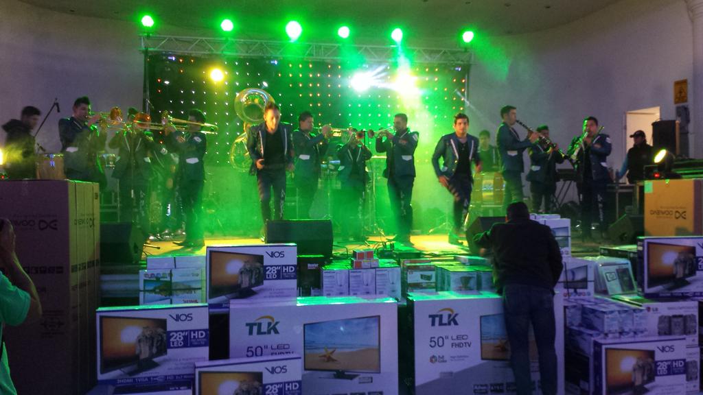 bandafurioza's tweet photo. Gracias al Municipio de @garcianuevoleon por la invitacion a su #Posada2014
#BandaFurioza #ParaTi #TourFuriozo http://t.co/ZShtpvWjrD