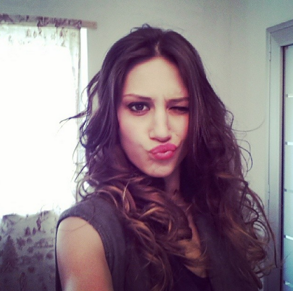 bea_vallioff's tweet photo. #selfie http://t.co/eUEkEW0UvO