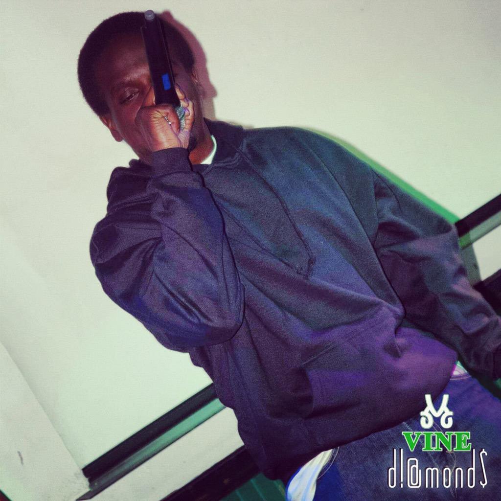 RobInSin6172's tweet photo. #MDS we out here #vine #freemonz #sqaddd http://t.co/ZS81BegMdT