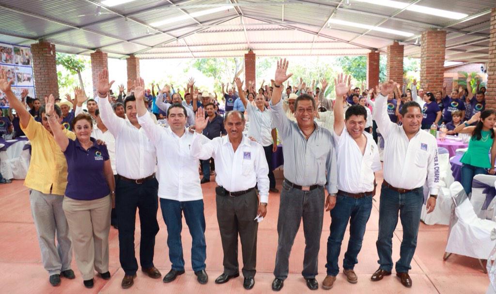 Cipactonal_27's tweet photo. #Posada2014 CDM de la frailesca respaldan el liderazgo de @enochdez #JuntosEsPosible @MoverAChiapas1 @beto230 http://t.co/dM3gdwRN3i