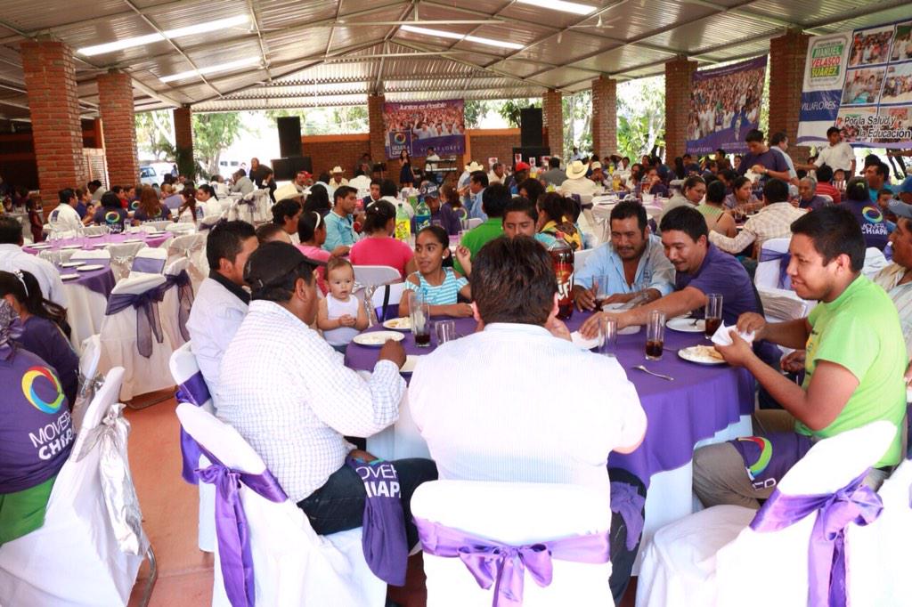 Cipactonal_27's tweet photo. #Posada2014 CDM de la frailesca respaldan el liderazgo de @enochdez #JuntosEsPosible @MoverAChiapas1 @beto230 http://t.co/dM3gdwRN3i