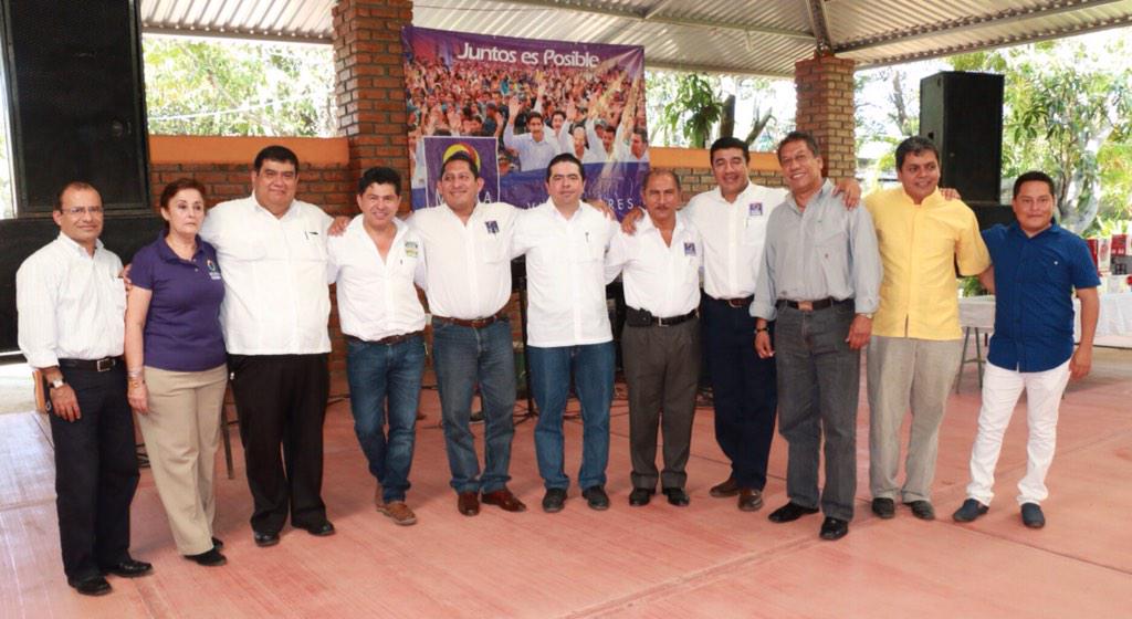 Cipactonal_27's tweet photo. #Posada2014 CDM de la frailesca respaldan el liderazgo de @enochdez #JuntosEsPosible @MoverAChiapas1 @beto230 http://t.co/dM3gdwRN3i
