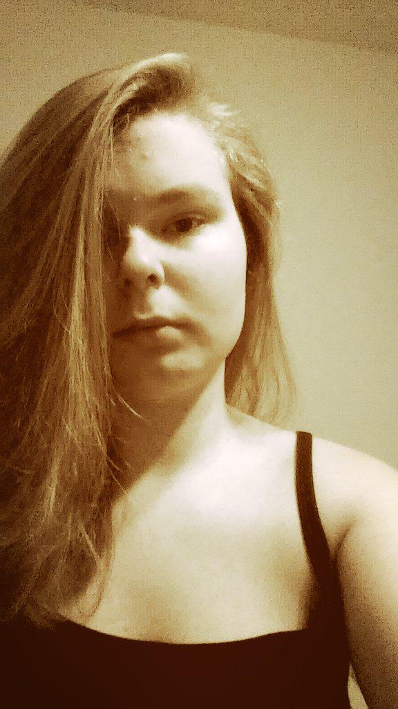 go_lis's tweet photo. I look ugly http://t.co/qP2hm0ydlz