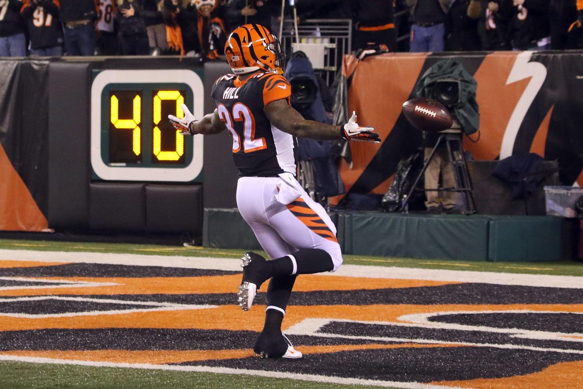 SportsCenter's tweet photo. WHO DEY! Bengals beat Broncos, 37-28. Cincinnati clinches playoff berth for the 4th straight season. http://t.co/2h3kgMQgxz