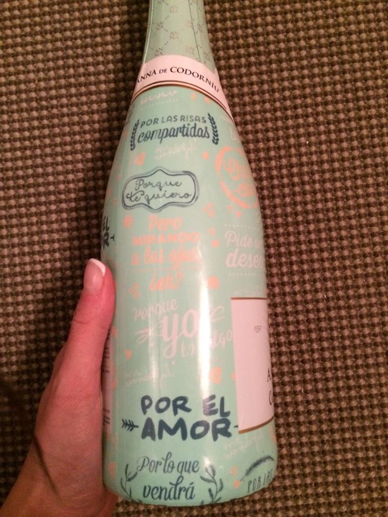 MartagCuellar's tweet photo. Danos champagne y un singstar... El resto llega solo... #almes #amigoinvisible http://t.co/WmeZjuRZmW