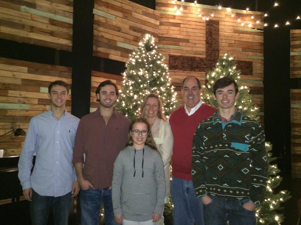 tylr_morris's tweet photo. Church photo with the fam 👍 http://t.co/OkjdDScMP3