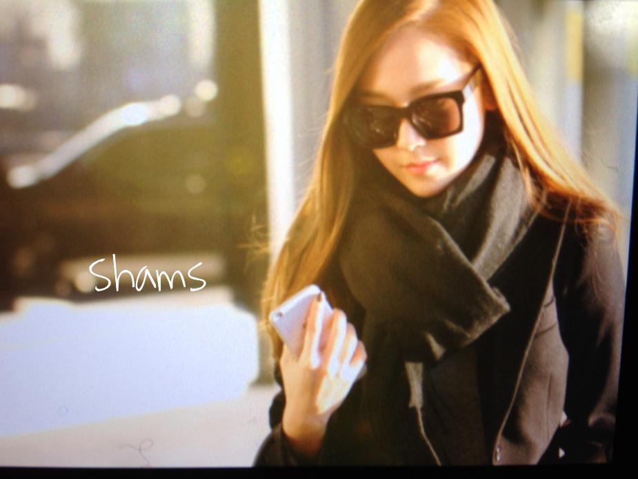 [PIC][23-12-2014]Jessica khởi hành đi Bắc Kinh để tham dự "Sohu Fashion Awards" vào sáng nay B5gBJPzCEAAK2Jr
