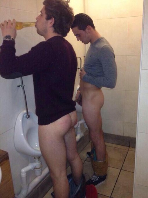 Love a night out with my straight mates 😉 http://t.co/dWkCdzKN4b<a href="/tag/gympic"class="tags"><span>#gympic</span></a>