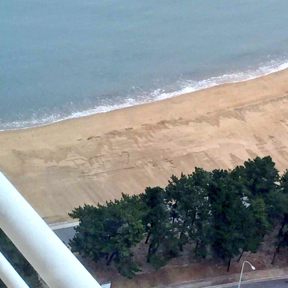 B5gFTPpCcAAMyPC.jpg:large