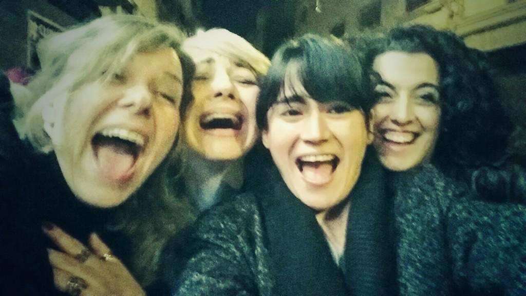 PPaisal's tweet photo. Pegataros!!! @PEGADOSmusical a l'aniversari del @almeriateatre 💝🍩🍩💝 #aniversarialmeriateatre http://t.co/ztLz4Ckj9i