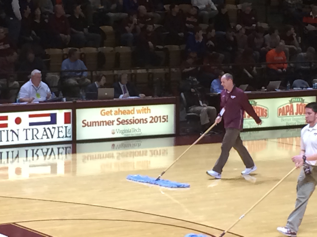 Hokie20's tweet photo. Tech head Equipment Manager Eric Cross (@ecross0713) — Man of many talents. #Sweepmaster #Hokies @VTFBEquipment http://t.co/YLCyMTOxpZ