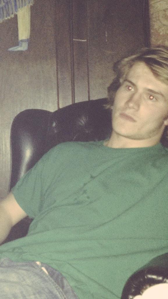 Behrm_Daddy's tweet photo. When bae tweeting but not texting back... http://t.co/o2Zdw6KiM8