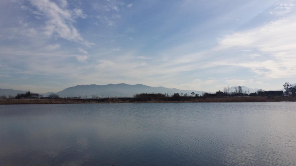sjkim3838's tweet photo. 추운 겨울 쓸쓸한 서낙동강 근처 전원주택  공사현장에서에서 일하시는분들에게는 미안 하지만  저는 겨울 소경을  놓칠수 없어  담았습니다
아 이놈의 스마트폰 사진병을 우찌 할까예 http://t.co/Hre7NsDZPq