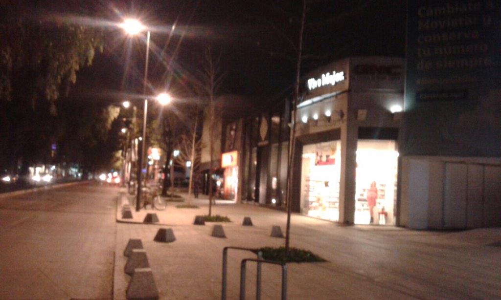 GuardiasPolanco's tweet photo. Día y noche, @MASARYKCDMX en orden. Recuerda que esperamos tus reportes aquí y al 1090 9382. http://t.co/50mjdBsBaj