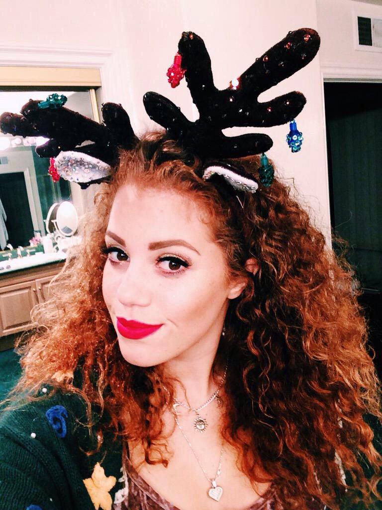 SawyerJuly's tweet photo. Getting into the Christmas spirit. 🎅🎄🎁 http://t.co/f16gNvAbDG