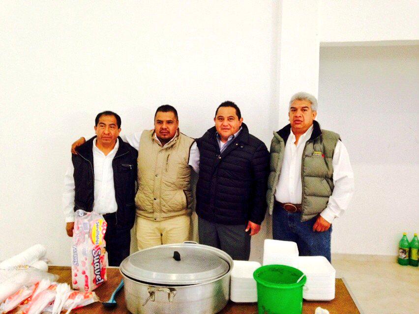 TepotzotlanTur's tweet photo. Nuestros amigos de #ASOHTEP ofrecieron una comida para nuestros policías en su día. @bettynabenitez @EdomexTurismo http://t.co/owcIMeXKeg
