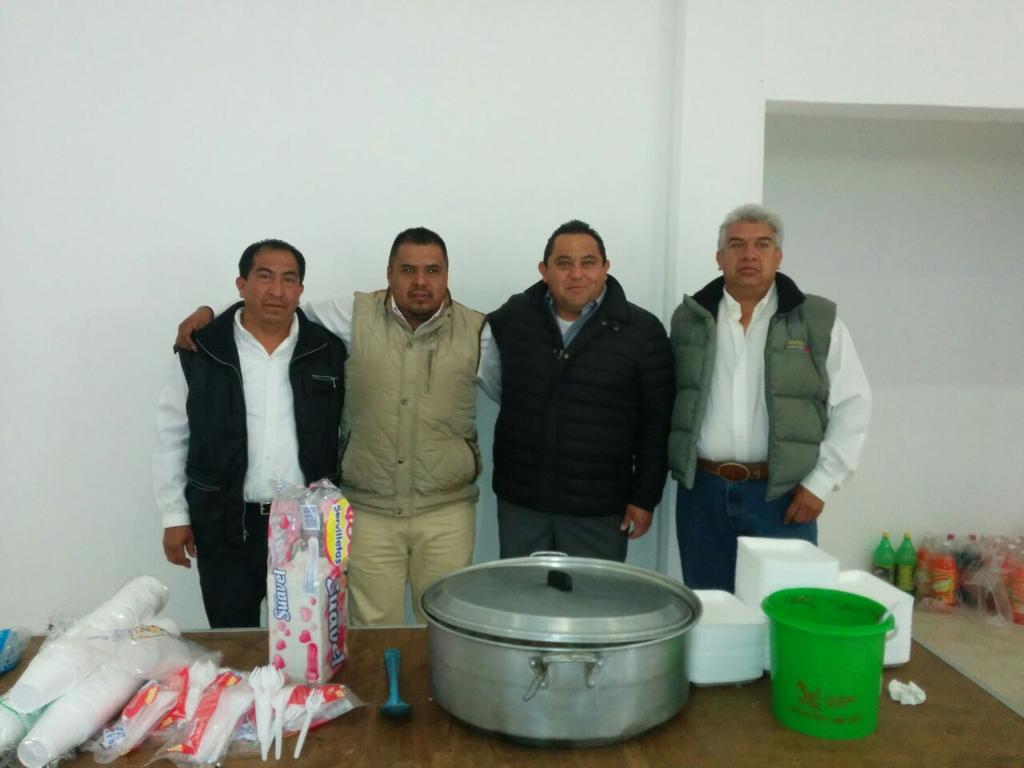 TepotzotlanTur's tweet photo. Nuestros amigos de #ASOHTEP ofrecieron una comida para nuestros policías en su día. @bettynabenitez @EdomexTurismo http://t.co/owcIMeXKeg