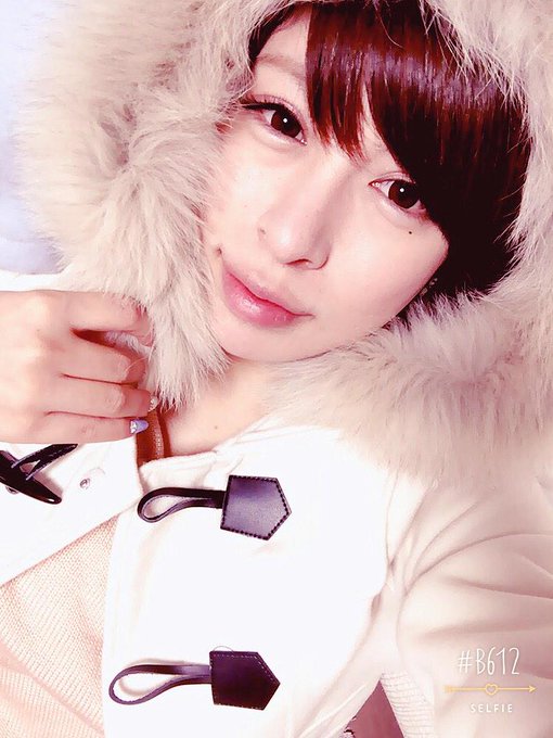 実は、こないだのブルーの ダッフルコート色違いでホワイトも 買ったのだ😍😍❤❤お気に入り😂✨ http://t.co/Y6hCVbU90q