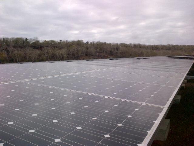 <a href="/MashiRafael/">Rafael Correa</a> agradece coop. de #Corea, que ejecutó proyecto fotovoltaico de #PuertoAyora #RafaelPoveda <a href="/EnergiaEc/">Soluciones 🇪🇨</a>