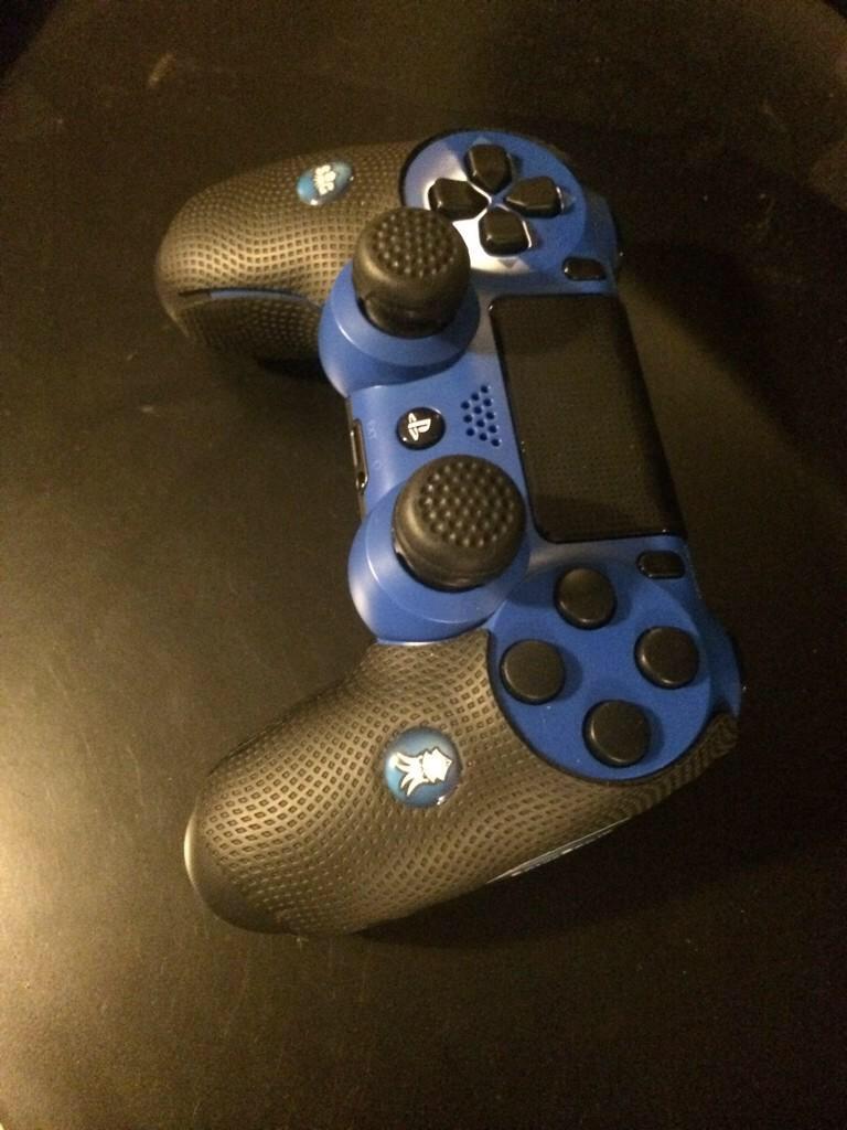CondemnedCustom's tweet photo. We're adding this to our Christmas Day giveaway it includes @SquidGrip installed and @KontrolFreek on it. #notpainted http://t.co/W6JthVADoC