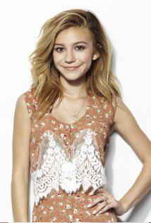 I wanna wish a happy 16th birthday 2 I hope she has fun with her family & friends 