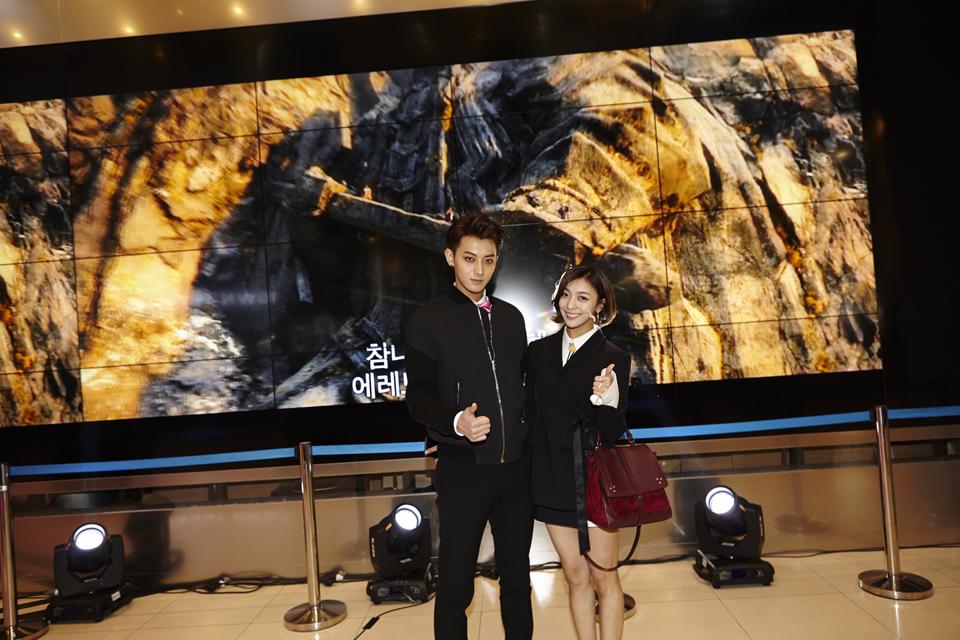 fx_family's tweet photo. 141223 Victoria and Luna - SMTOWNNOW update (2p) (via kongpd) http://t.co/8tAdjD37o0