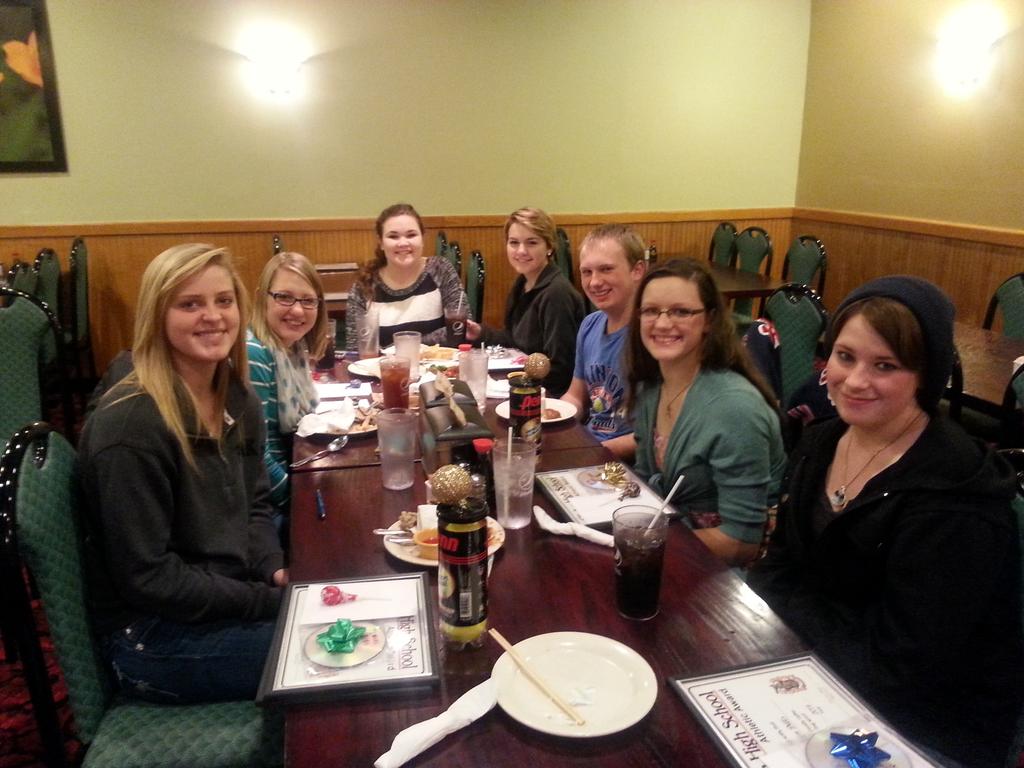 ChrissyYingst's tweet photo. Tennis dinner! http://t.co/Iaoa4PO8a5