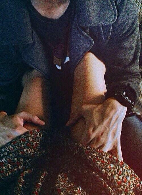 Нежное поглаживание. Узлы крепления сип-4 светильник. И установить ее между. Мужская рука на женской ноге. Мужская рука на женской ноге.