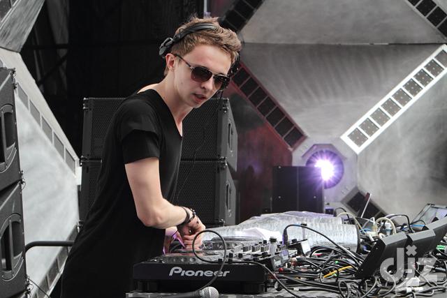 TechnoHN's tweet photo. @arty_music te regala “Night Like This” Sigue este enlace para descargar “Night Like This” http://t.co/eAPH7HOrkJ http://t.co/1rdIMgN1jD