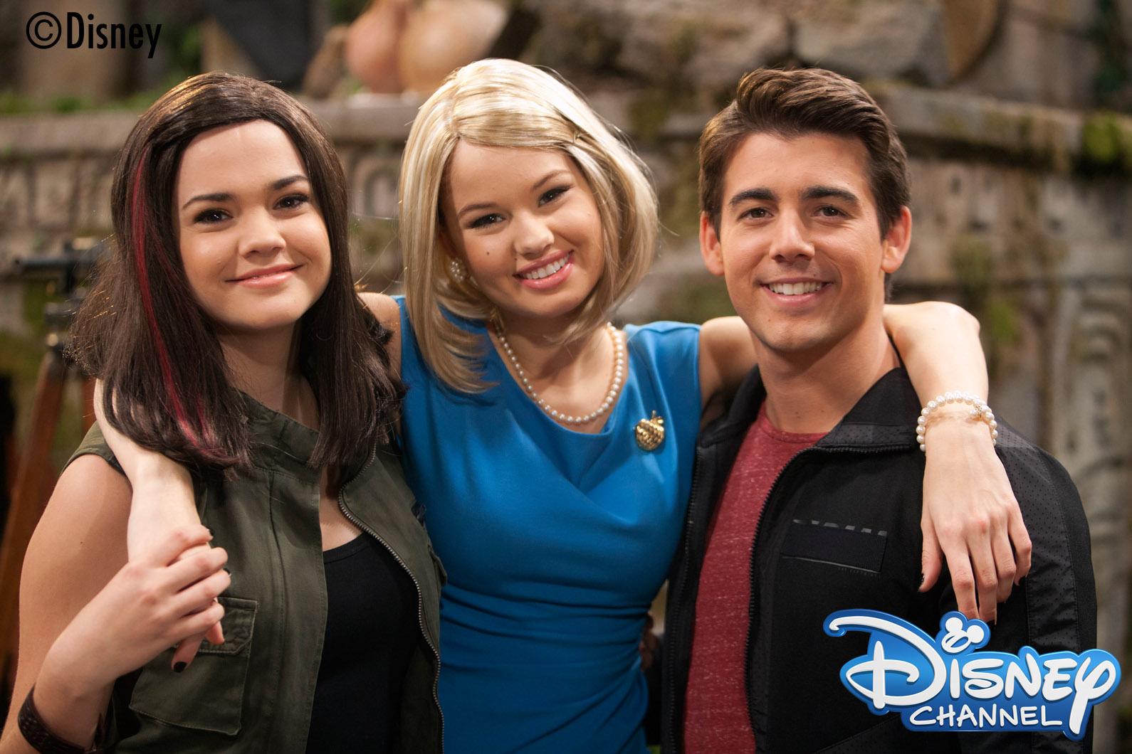 ディズニー チャンネル スターズ 公式 14年8月振り返り 8月は Teen Beach 2 原題 の収録が行われていました 日本では ティーン ビーチ ムービー のキャスト達がゲスト出演のドラマを特集 ジェシー にはマイア ミッチェルが Http