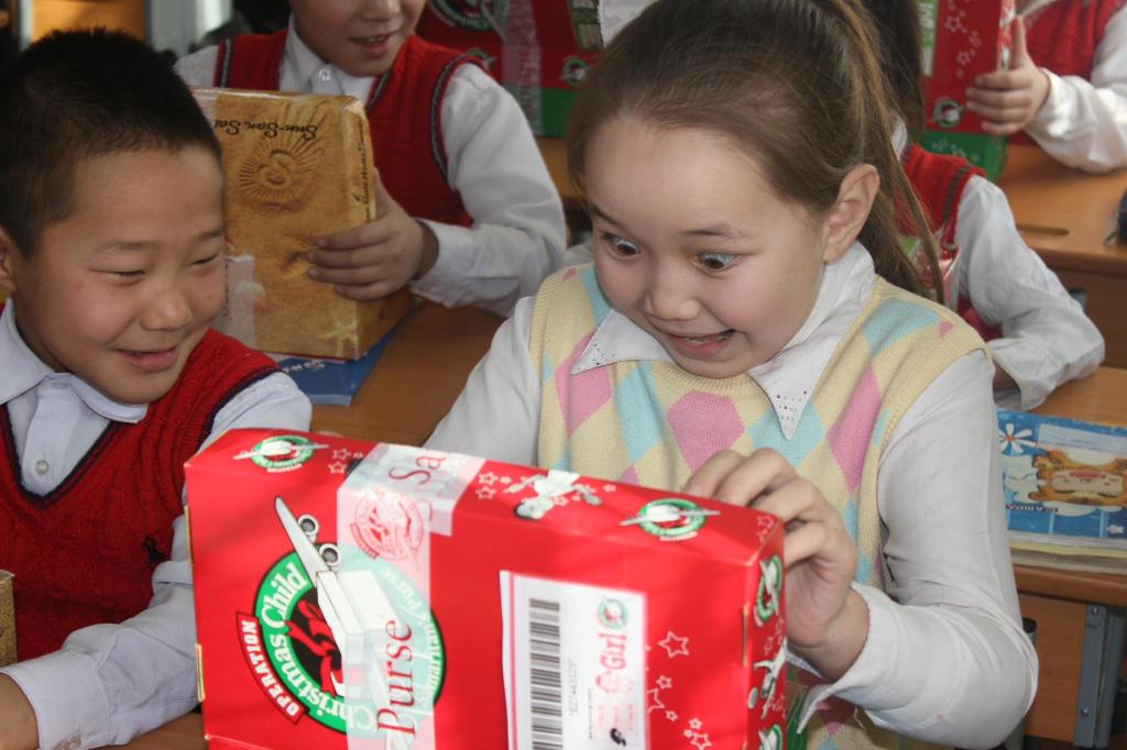 Жинхэнэ баярлаж хөөрч байна даа
бусдыг сэтгэлээсээ баярлан хөөрч байгааг 
харах шиг сайхан зүйл үгүй билээ