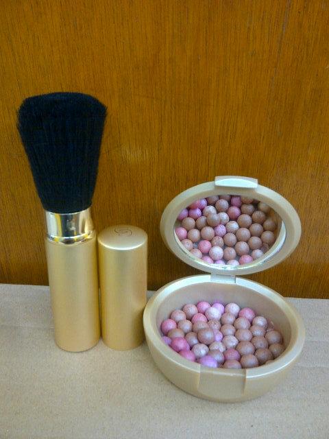 LilisJendol's tweet photo. Real Pict GG bronzing pearls @198.000 free kuas cuman didesember...\=D/ siapa lg yang mau<=-P ({}) #oriflame# http://t.co/q0D0KDXq0h