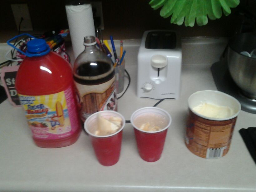 NashellBell's tweet image. Happy 18th birthday sister😘💋👊😍👌😇💩💅👅💰