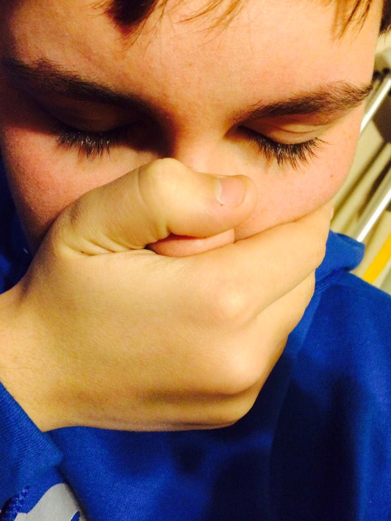 harknessswift12's tweet photo. Doing babes eyebrows 😄😄😄 #itsfinallyreal http://t.co/1mdWx5NGCt