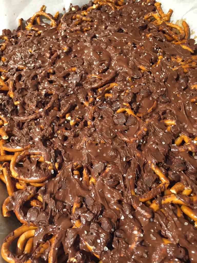 jemz's tweet image. Making crack bark for my daughter's teachers and the smell is so delicious!!! #secondbatch #yumyumyummy #omnomnom
