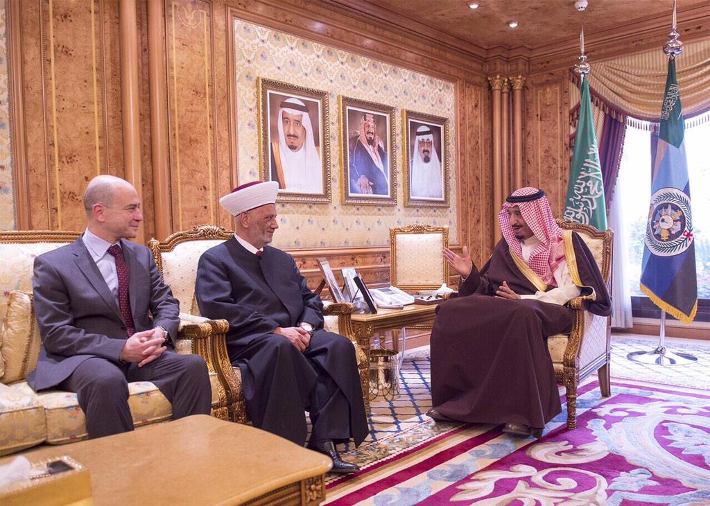الأمير سلمان يستقبل مفتي الجمهورية اللبنانية الشيخ عبداللطيف دريان ويستعرض معه الأمور ذات الاهتمام المشترك.