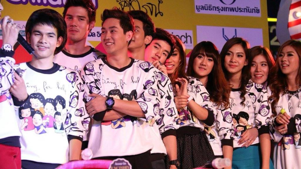 aof_aff_'s tweet photo. เก็บตก(3) #singforhelp2014 น่ารักๆทุกคนเลย cr:พี่จ๋าบ้านน้องตอง @poon157 @tongnaphat_af10 @HernfahAF10 @MuayyliAF11 http://t.co/zlccyuaVhe