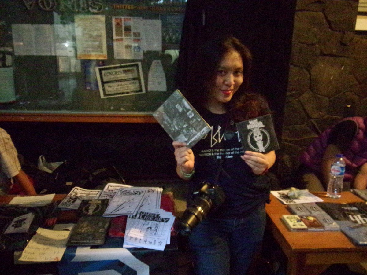 DOKUMENTASI SEADANYA DI RECORDS DAY <a href="/BLURadiojtr/">BLURadio Jatinangor</a> 20/12/14