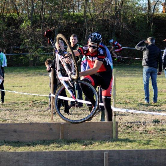 bonnetpierre's tweet photo. Je comprend pas pk je suis nul en cyclo cross. #tpinr http://t.co/2MkpWcOQDV