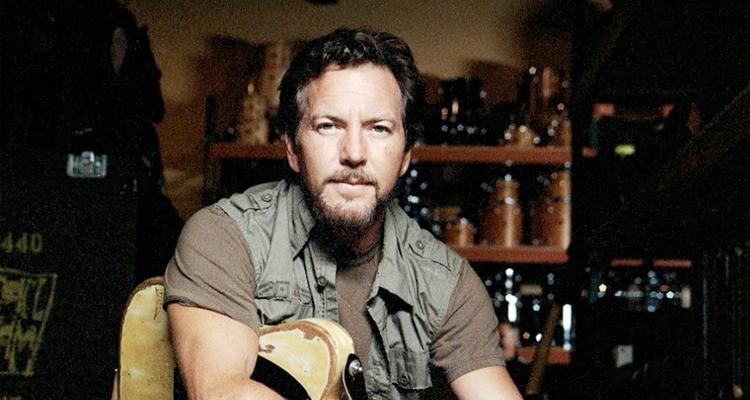 binauralblog's tweet photo. #EddieVedder cumple hoy 50 años. Lo celebramos con un recopilatorio. 50 años, 50 temas  http://t.co/hB8rwYE1Bu http://t.co/MOLkyhzUvo