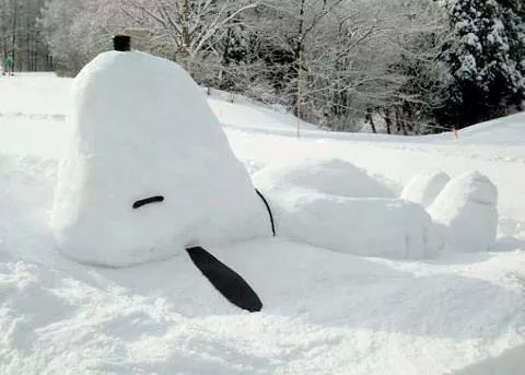 Laia Nonell on X: "Best snowman ever! #snoopy #snow "do you wanna build a snowman..." http://t.co/YiNRfyo2in" / X