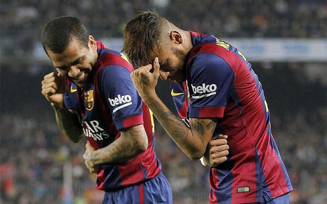 PublieSport's tweet photo. Alves y Neymar podrían ganar el Samba Gold http://t.co/3p9x9zylDV http://t.co/YHc030eXOv