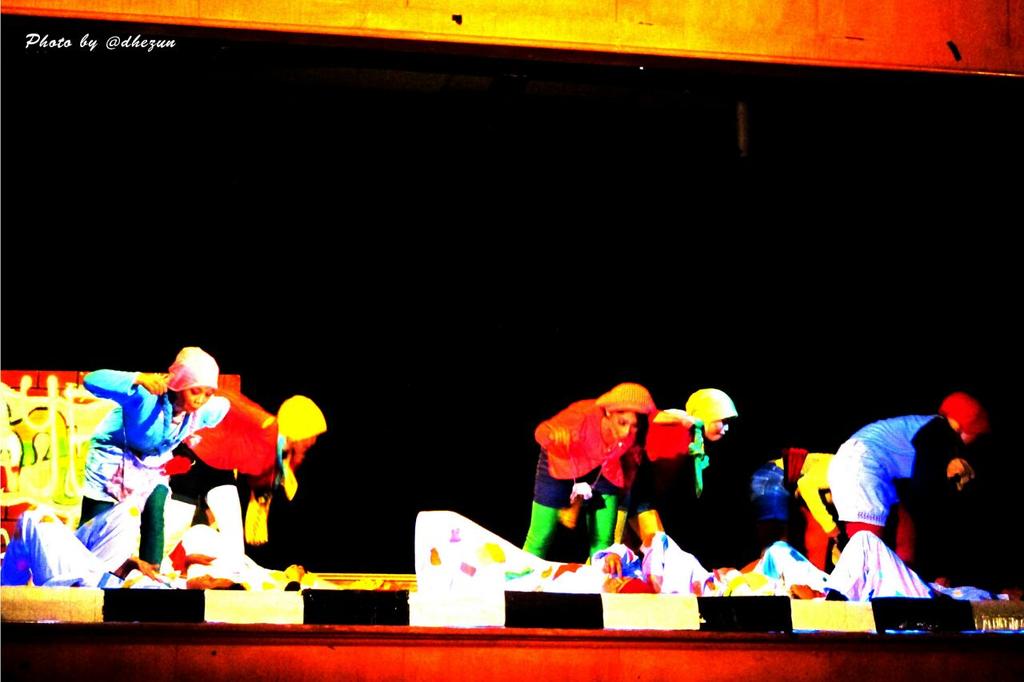 jangan berantem dong kalian koor :p