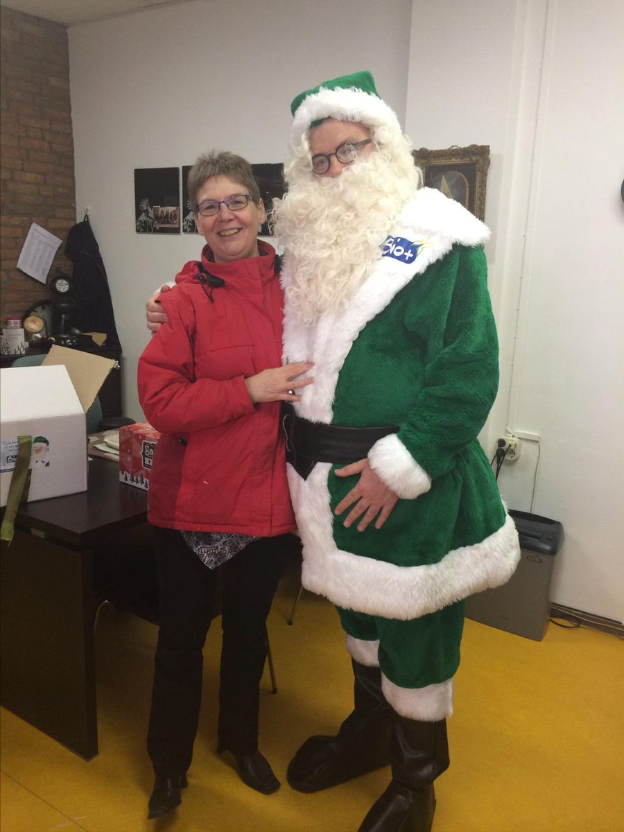 Normaal zorgt Femmy altijd voor anderen, nu zorgt de groene Kerstman eens voor haar! #gratisgroenekerstpakketten